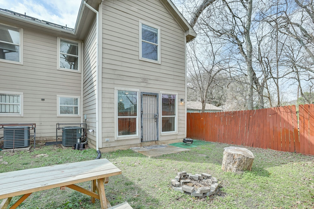 Ideal Location 4 Mi to Med Center! Houston Duplex