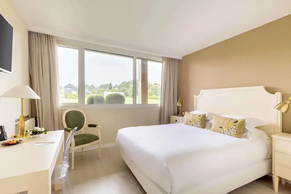 Classic Double room with park view (full double bed)