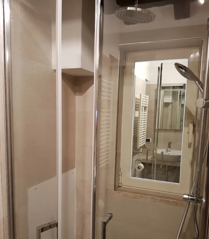 Standard Triple room with courtyard view
