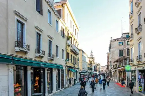 Santi Apostoli Apartment