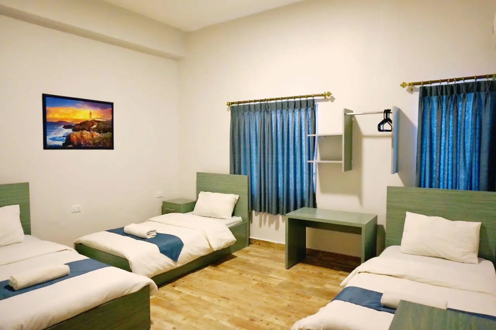 Standard Triple room