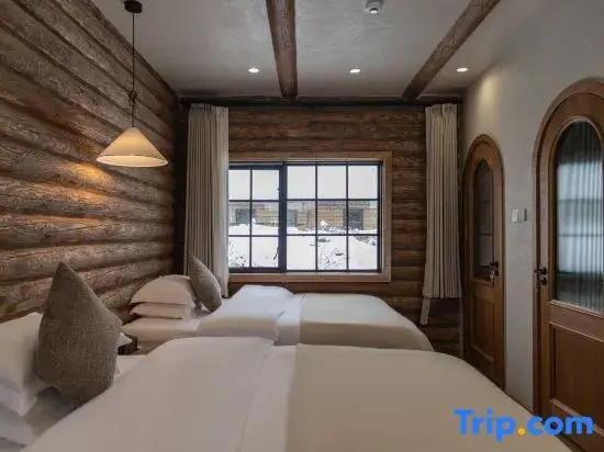 Deluxe Double Family room (twin beds)