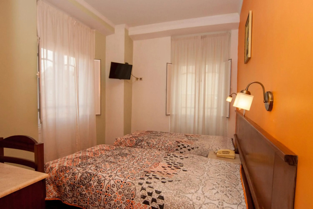 Hotel Leiriense by null