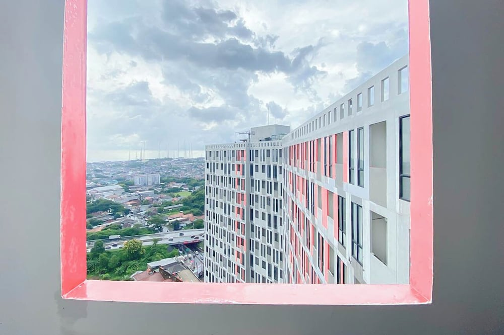 Compact Studio With City View At The Alton Apartment