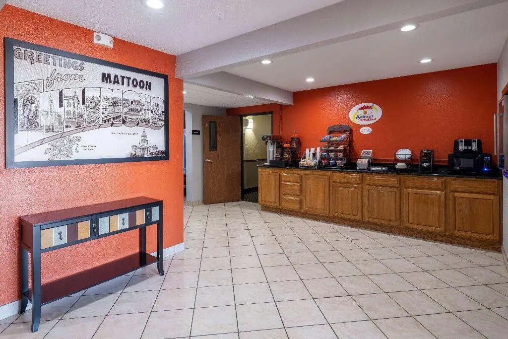 Super 8 by Wyndham Mattoon — 2
