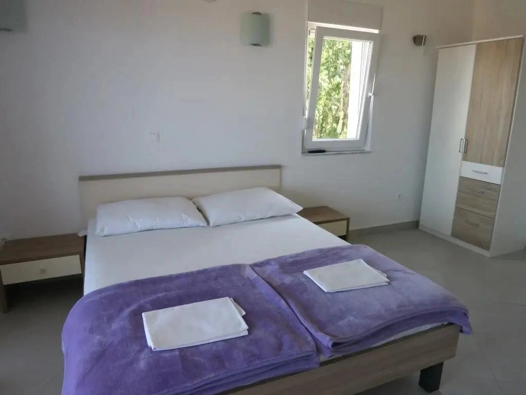 6-room house 150 m2 on 2 levels - INH 37784
