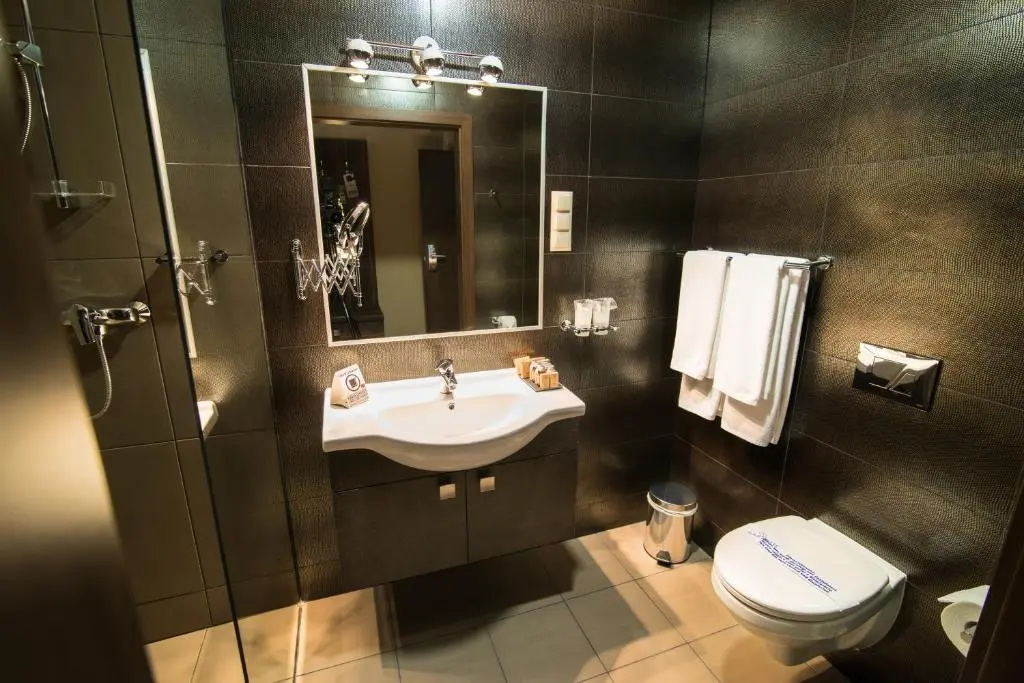 Executive Double room (full double bed)