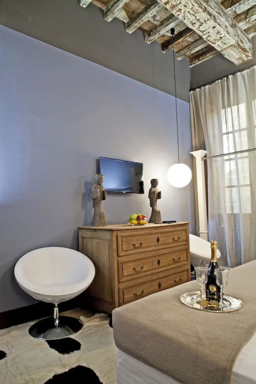 Classic Double room (full double bed)