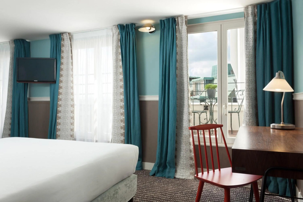 Отель Hôtel des 3 Poussins в Париже