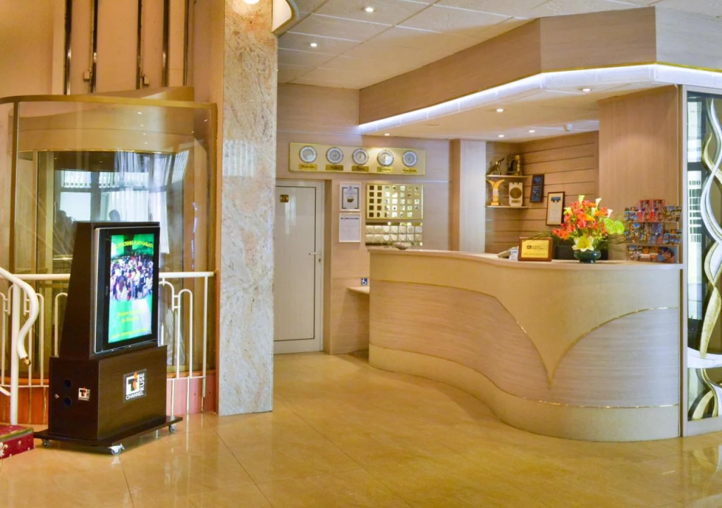 Lobby & Reception