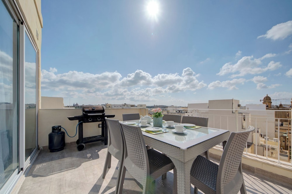 Stunning Penthouse Apartment With Private Terrace