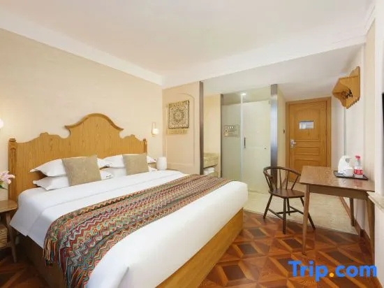 Deluxe Double room (full double bed)