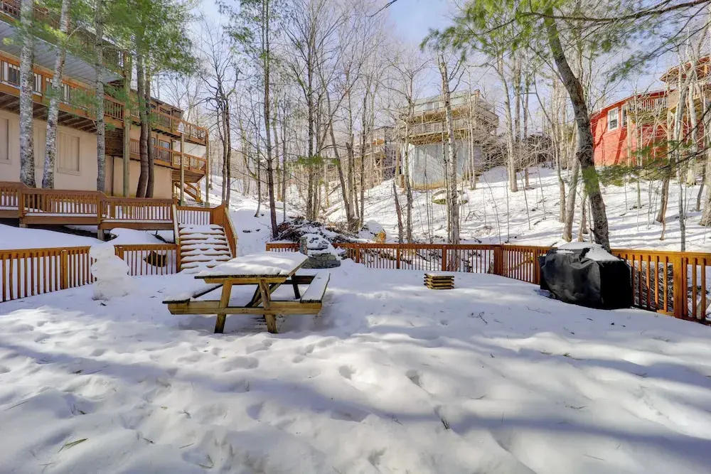 < 1 Mi to Beech Mtn! All-season Outdoor Retreat