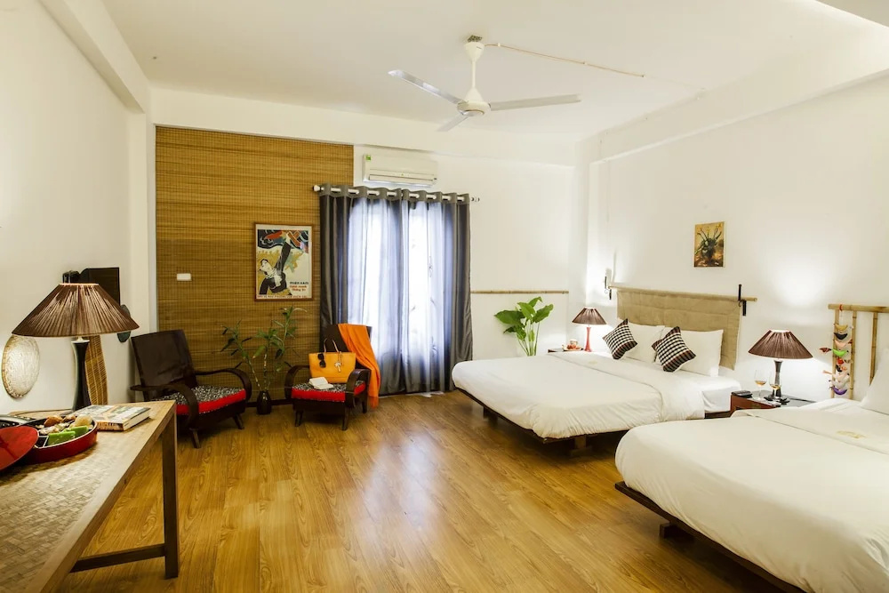 Cinnamon Grand room