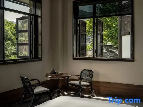 Standard Double room with river view (full double bed)