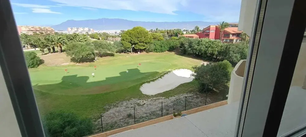 Lovely 2 Bedroom, 2 Bathroom Apartment With Pool
