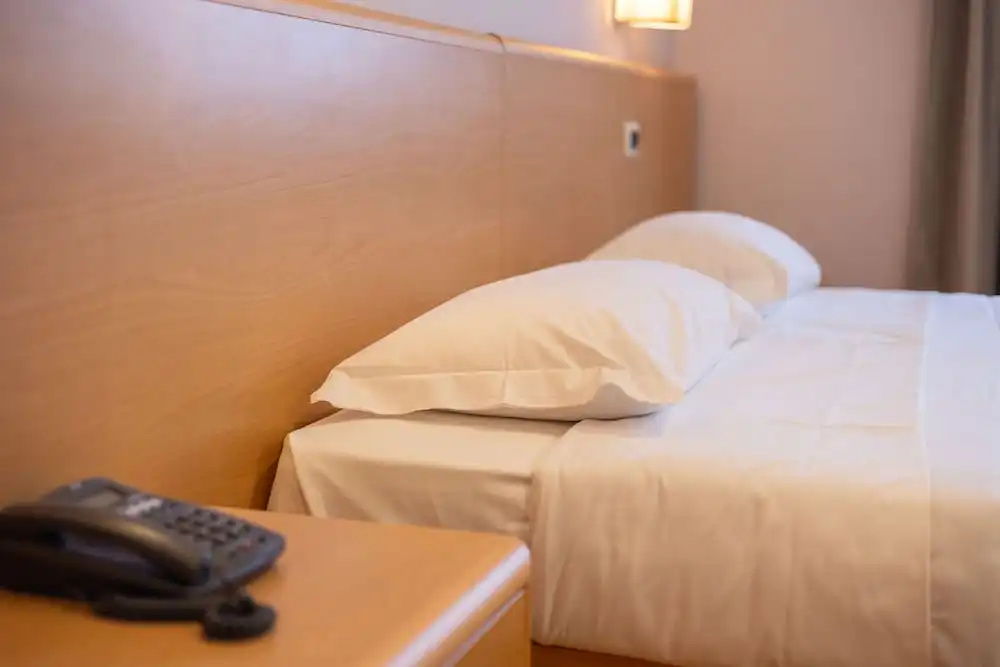 1 Bedroom Business Double room with land view (full double bed)