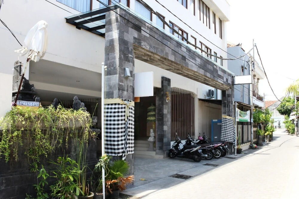Airy Kuta Karang Tenget 15 Bali