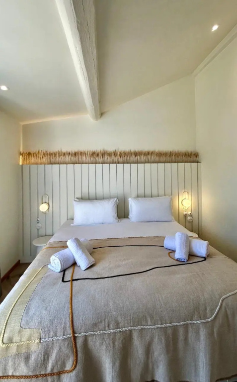 Deluxe Double room with balcony (full double bed)