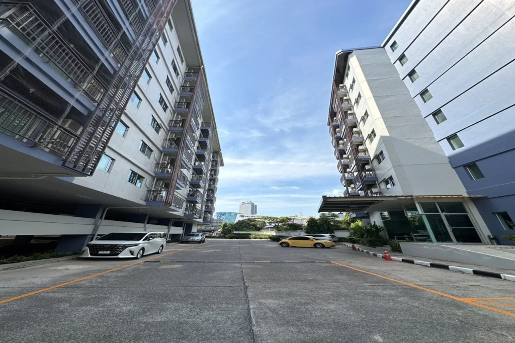 J - Town Serviced Apartments