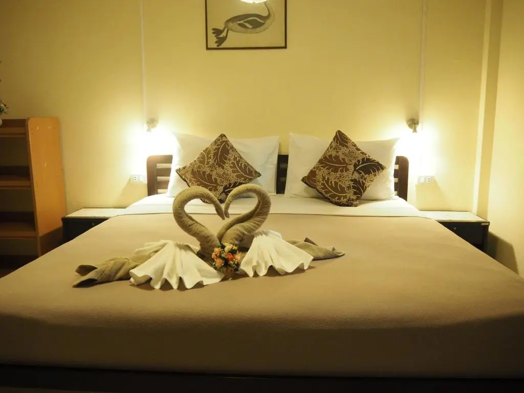 Small Double room (full double bed)