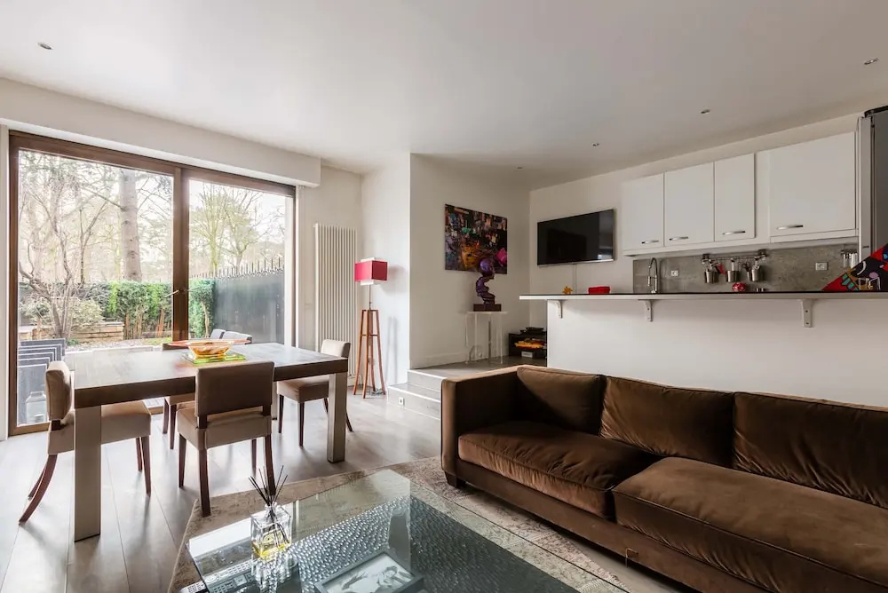 Neuilly-sur-seine Modernist Retreat