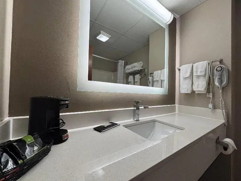 Suite with pool view