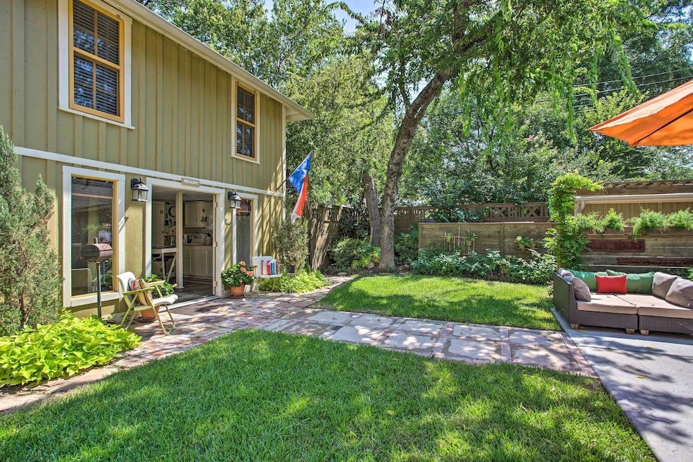 4 Mi to Dtwn! Fort Worth Cottage w/ Shared Pool
