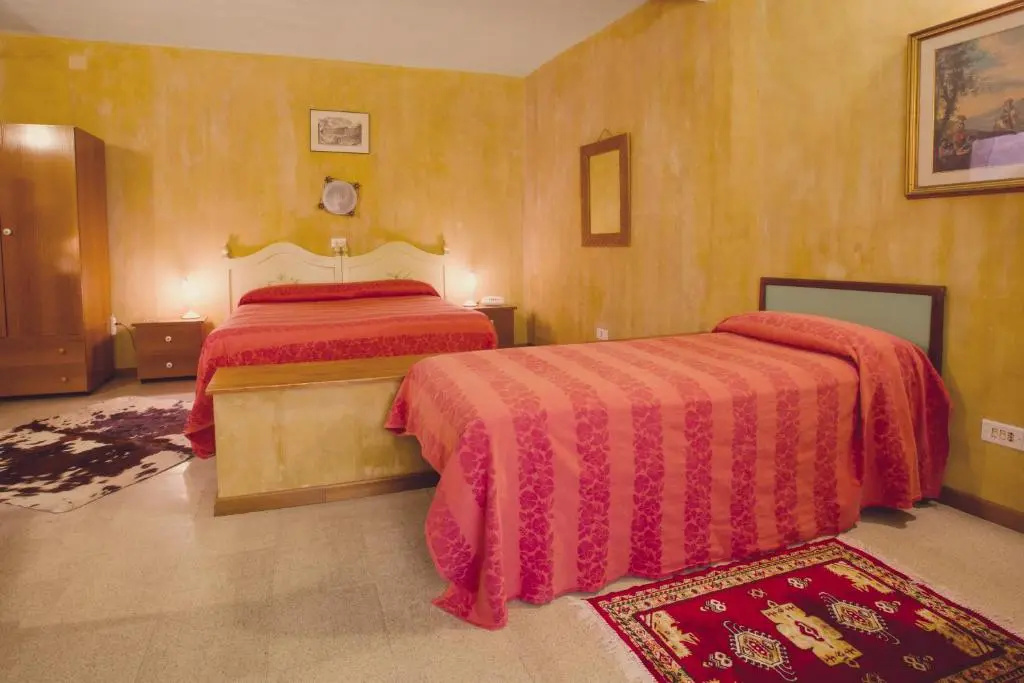 Standard Triple room