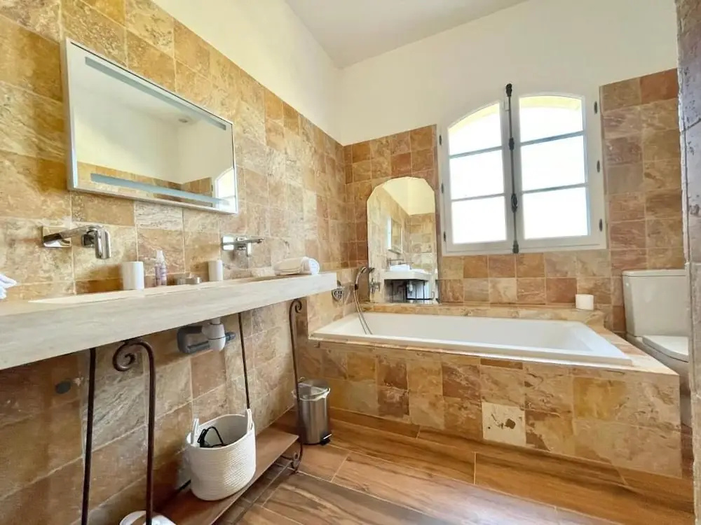 Deluxe Double room with garden view (full double bed)