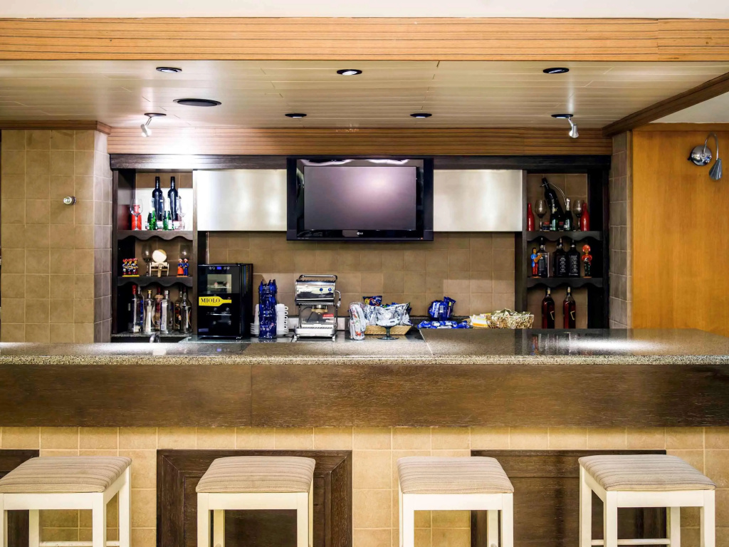Food & Beverage