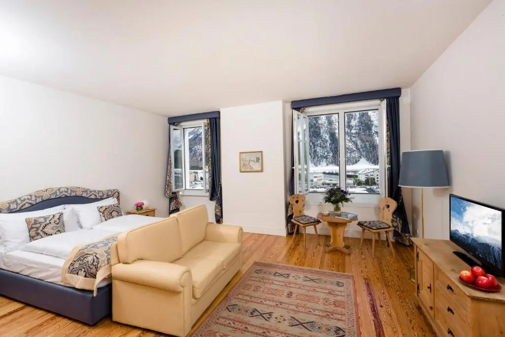 Deluxe Double room (full double bed)