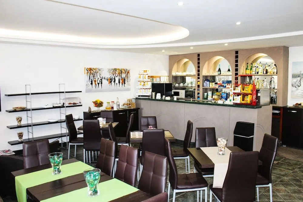Food & Beverage