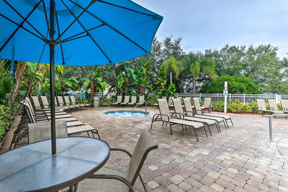 5 Mi to Disney World: Retreat w/ Pool & Lanai!
