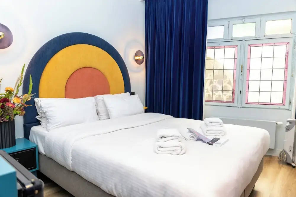 Deluxe Double room with city view (full double bed)