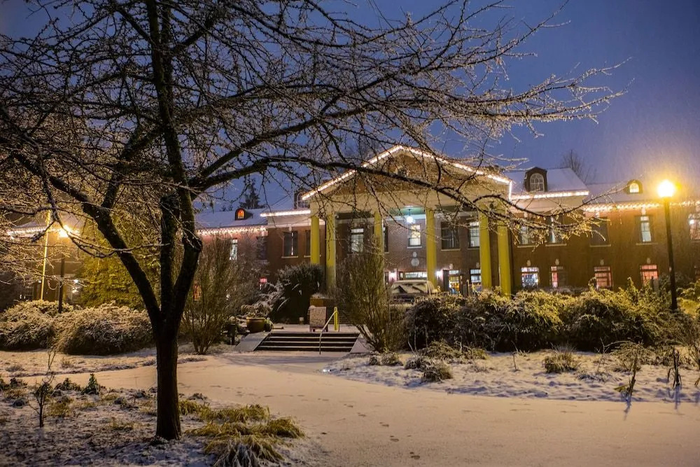 McMenamins Grand Lodge