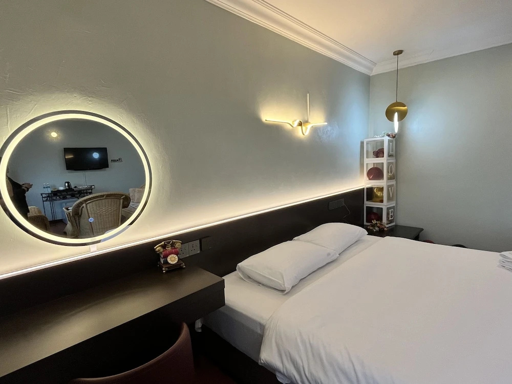 Double Suite (full double bed)