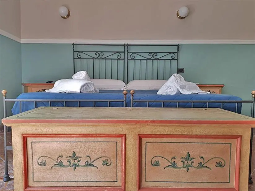 Classic Double room (full double bed)