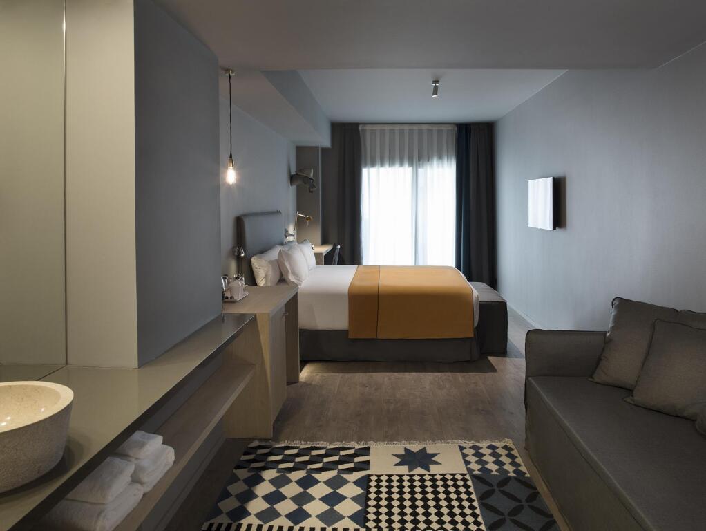 Yurbban Trafalgar Hotel picture