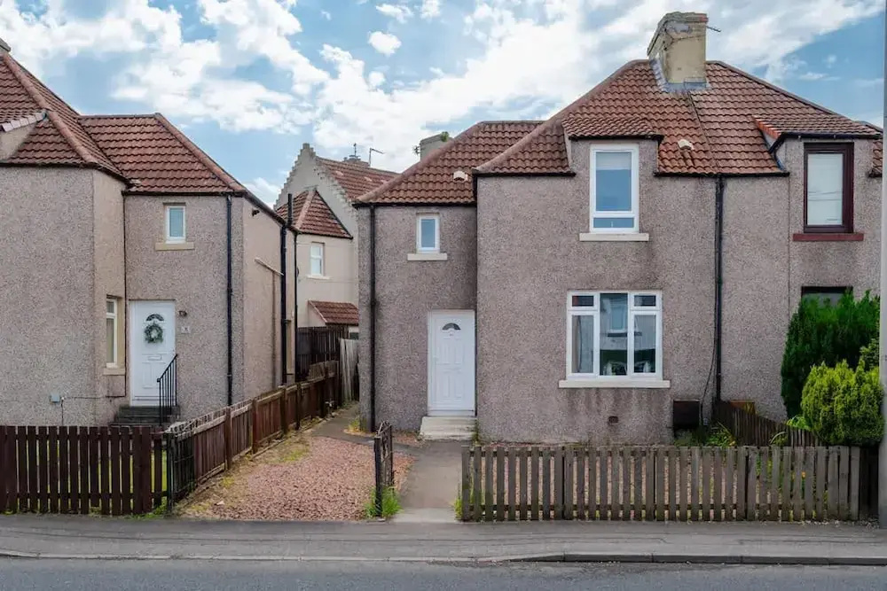 2 Bedroom House-free Parking