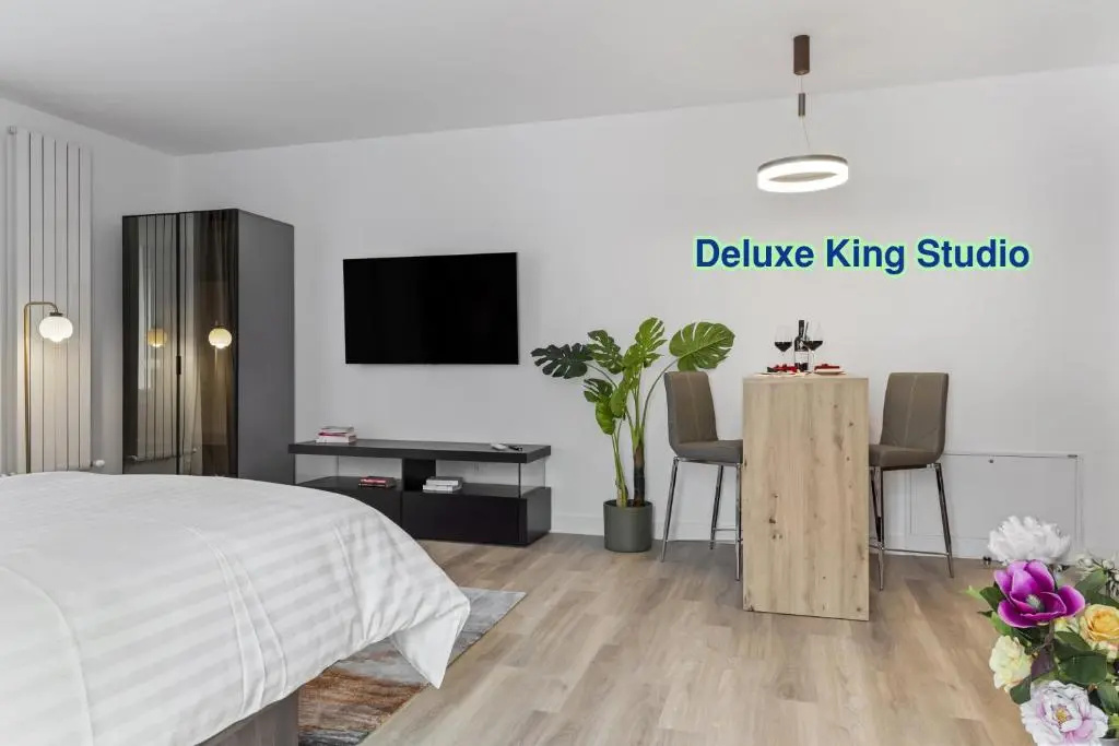 Deluxe Double room with balcony (full double bed)
