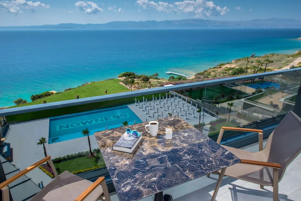 Deluxe room with balcony and with sea view