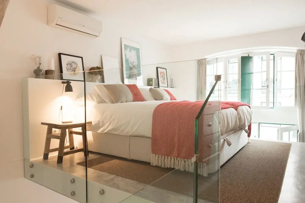 As Janelas Verdes/Riverview, a Lisbon Heritage Collection by null