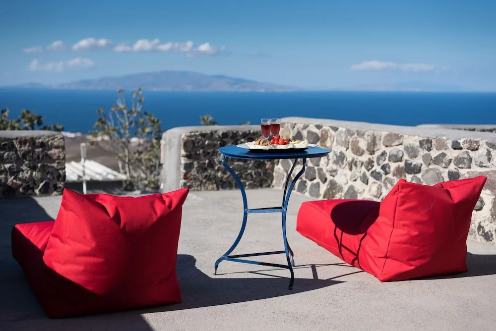 Grand room with balcony and with sea view
