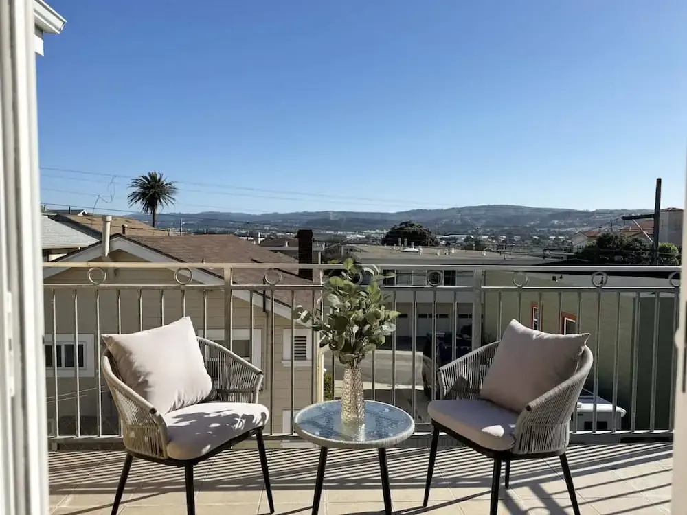 South SF Spacious Entire Unit With 3brs 3bth on 2F