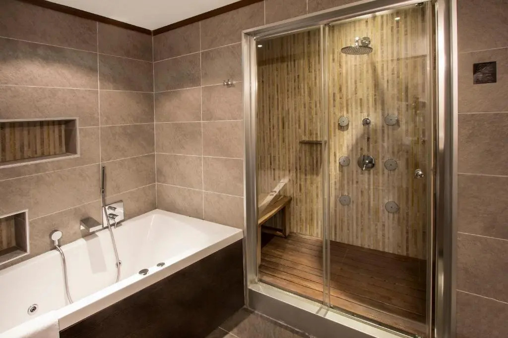 Люкс Residential с гидромассажной ванной и парилкой в Avantgarde Urban Levent