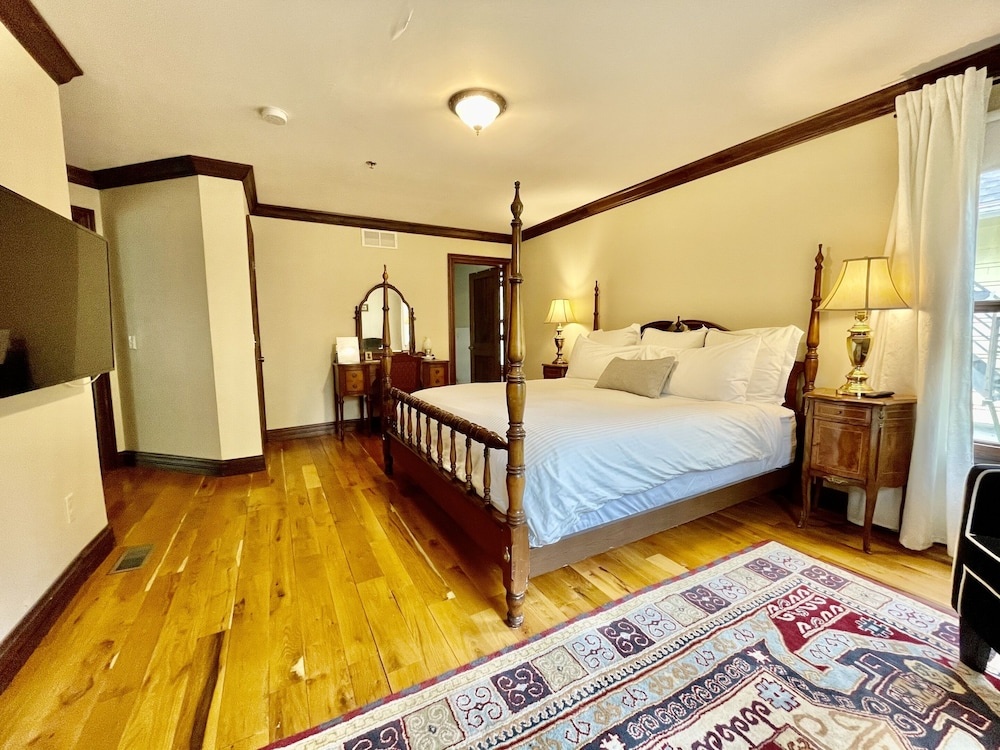 Dartmouth House Inn