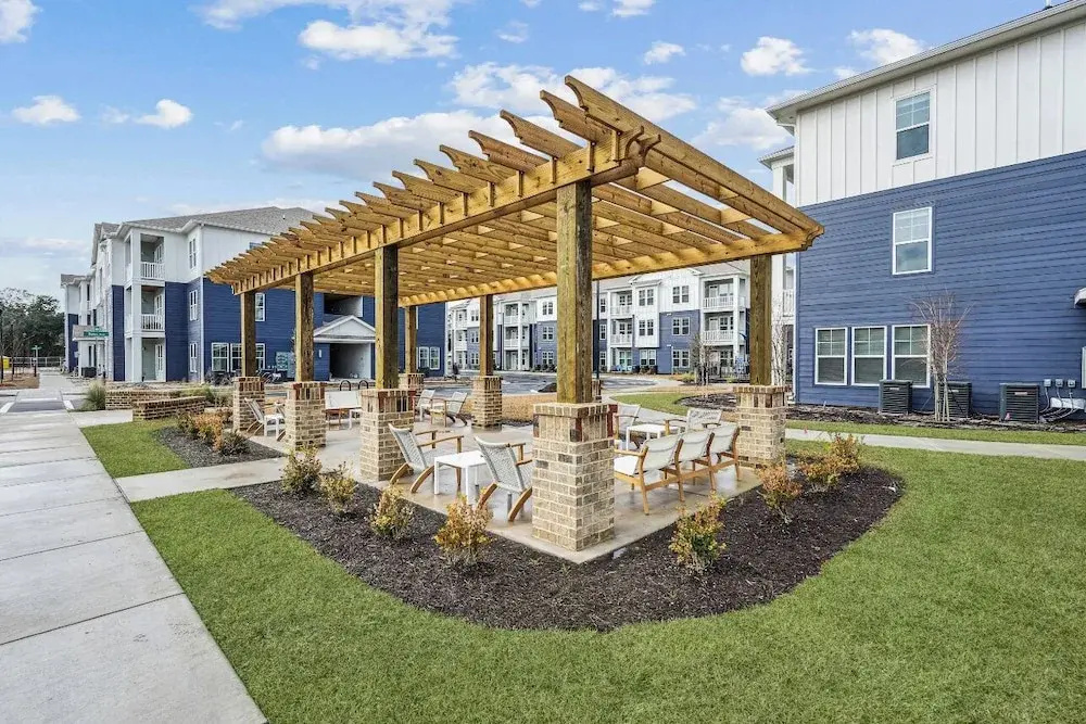 Landing Apartments Leland