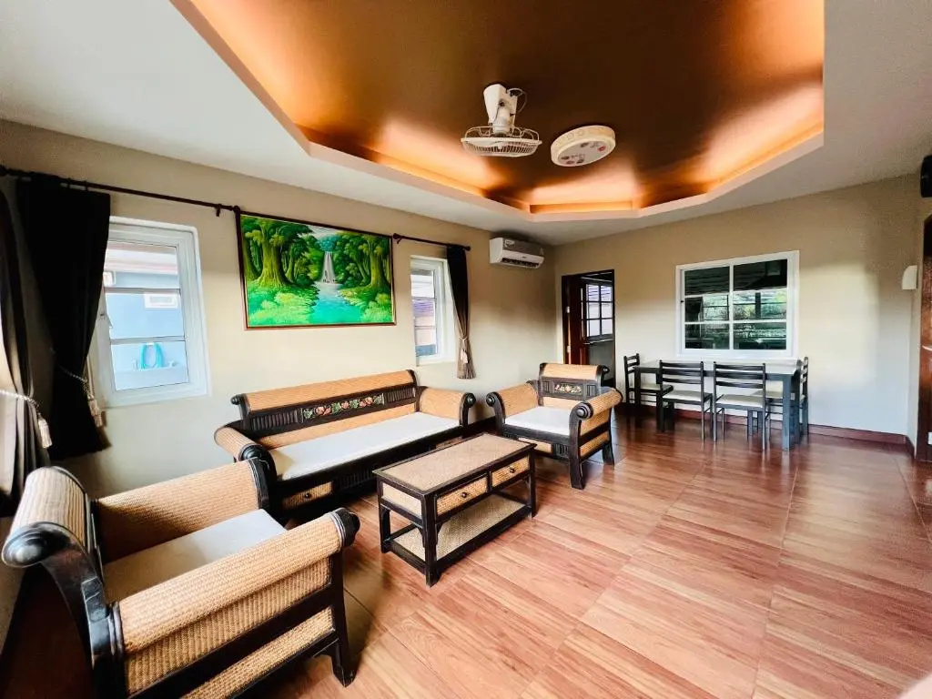 3 Bedrooms Cottage