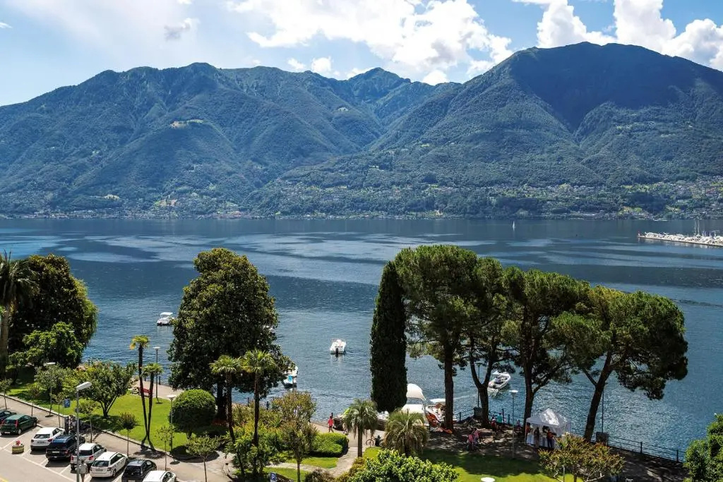 Hotel & LOUNGE LAGO MAGGIORE
